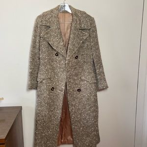 Richard Barr made in Scotland king 100 wool coat. Acetate lining.  Vintage 1970